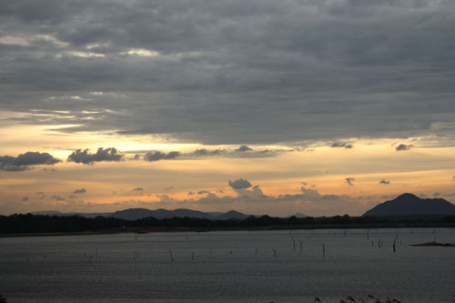 kandalama hotel sunset